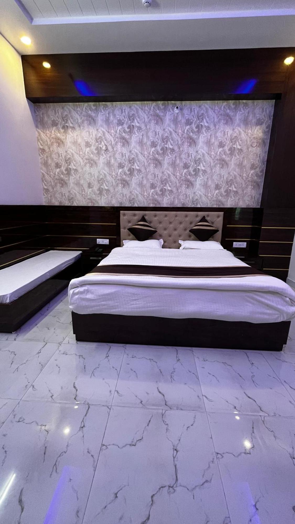 Mangalam Grand Hotel Lucknow Eksteriør billede