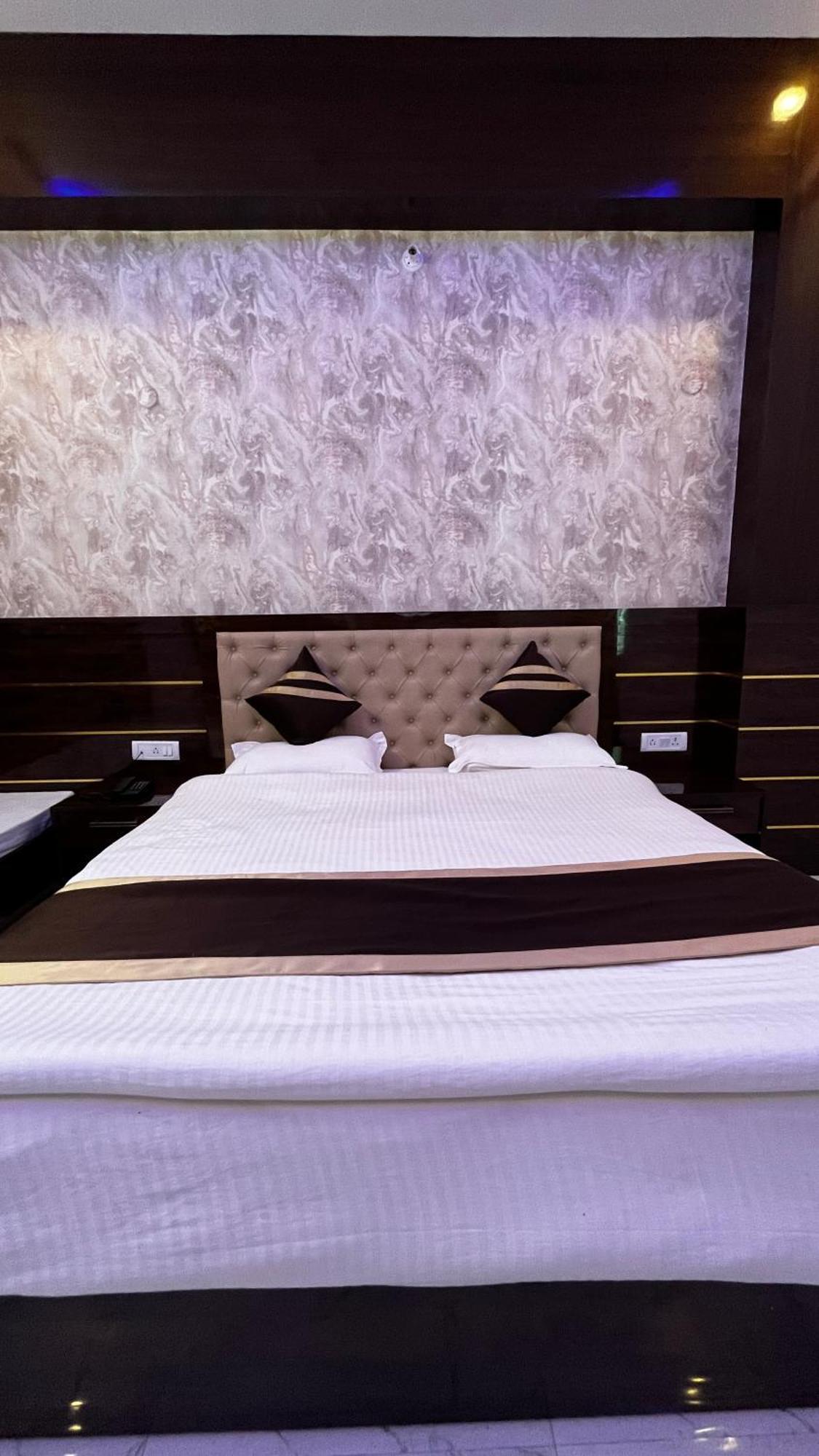 Mangalam Grand Hotel Lucknow Eksteriør billede
