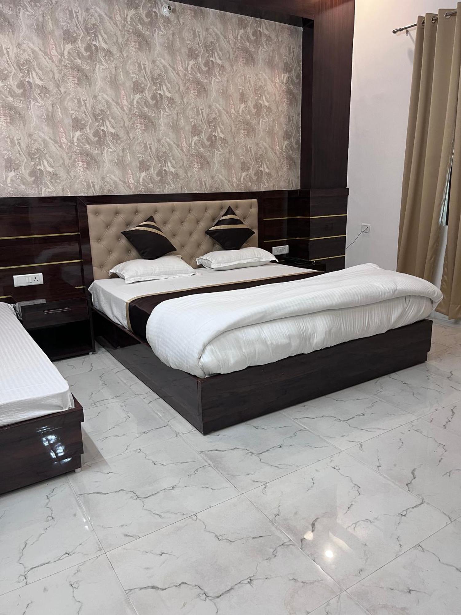 Mangalam Grand Hotel Lucknow Eksteriør billede