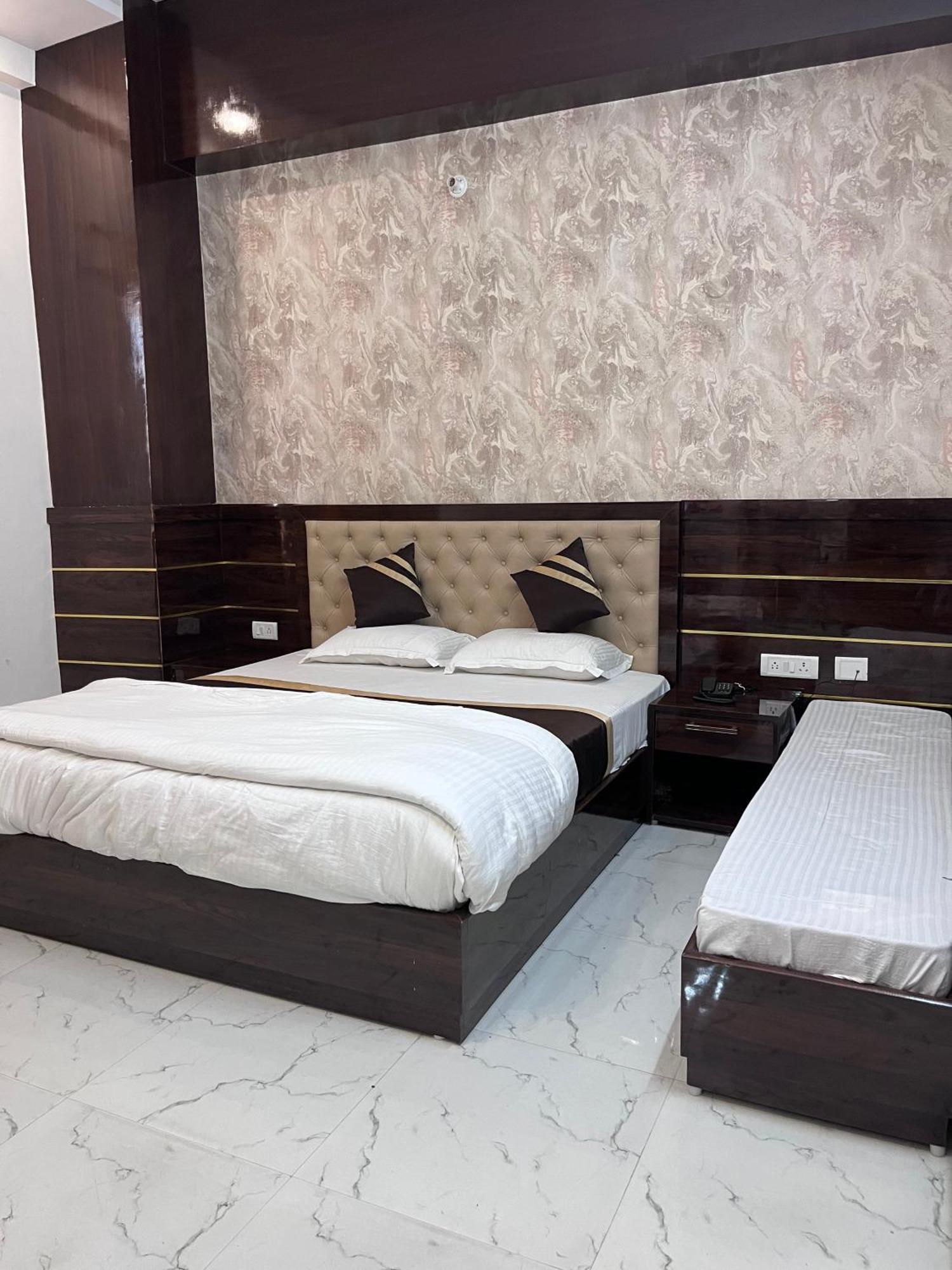 Mangalam Grand Hotel Lucknow Eksteriør billede
