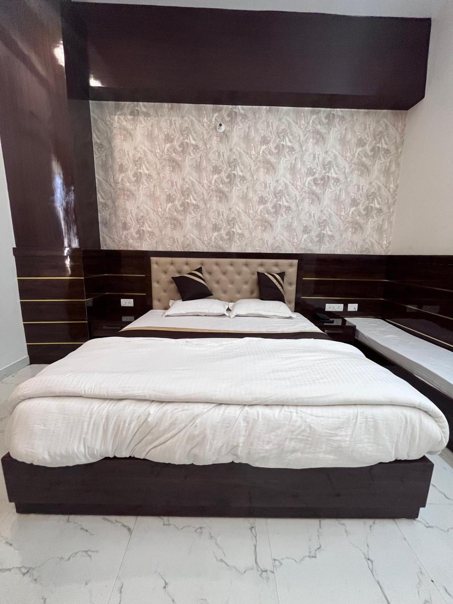 Mangalam Grand Hotel Lucknow Eksteriør billede