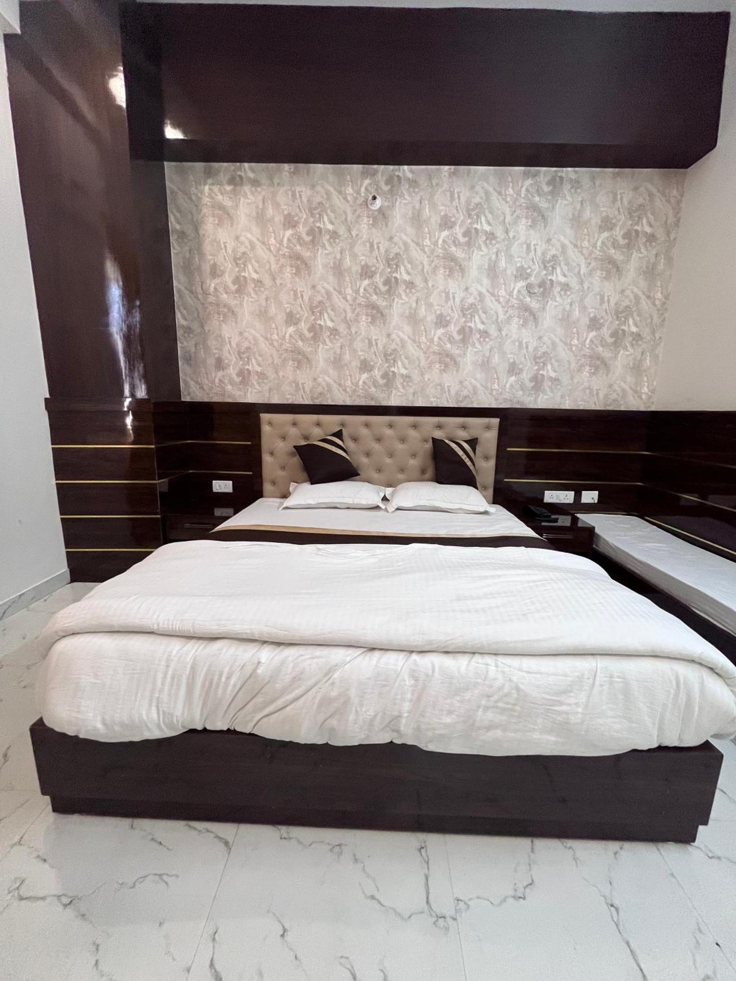 Mangalam Grand Hotel Lucknow Eksteriør billede